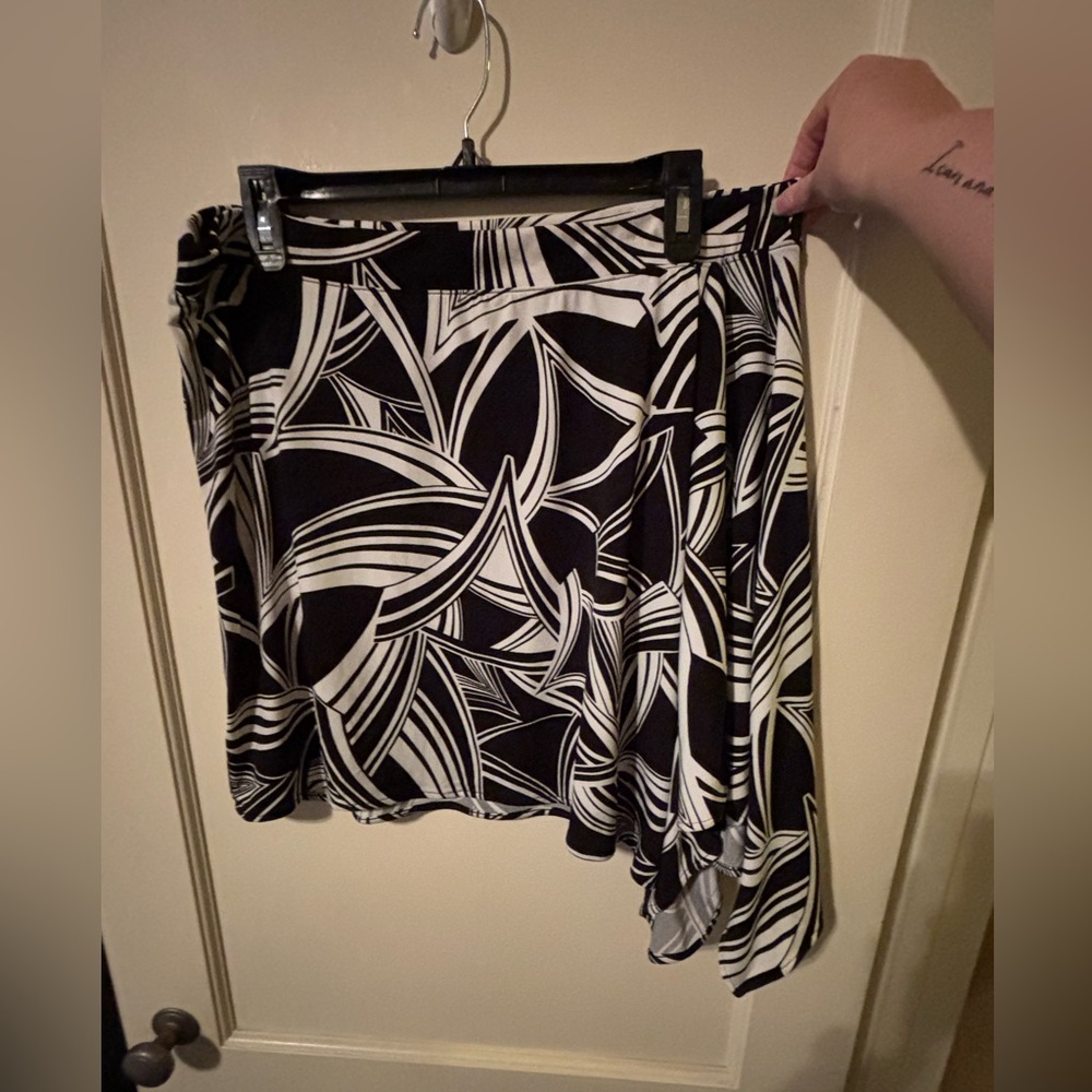 Banana Republic Black and White Patterned Skirt